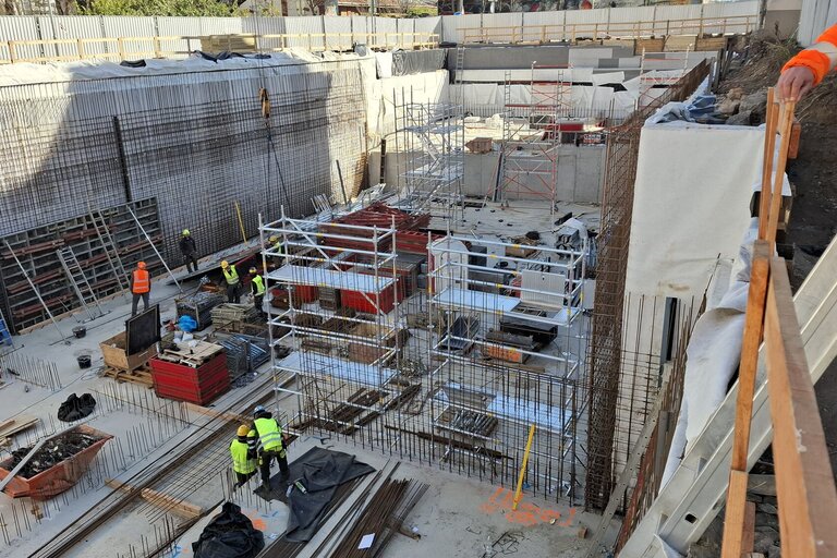 Stavba školy - kontrolní den 6. dubna