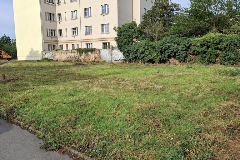 Stavba školy - původní pozemek